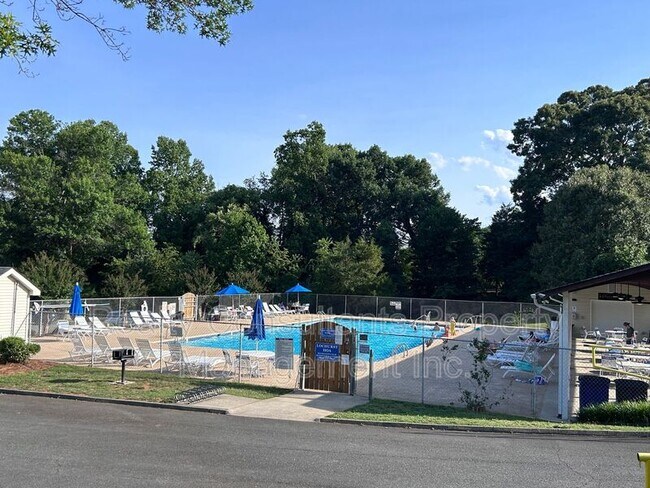 Building Photo - 4540 Pebble Lake Dr