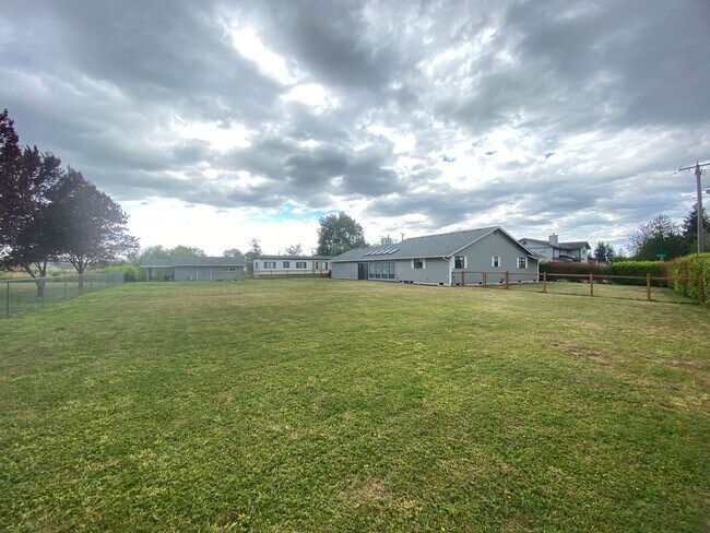 Building Photo - Spacious Buckley Home by Maris Farms