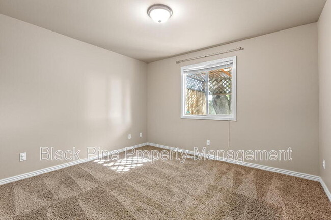Building Photo - 4017 E Winterberry Dr