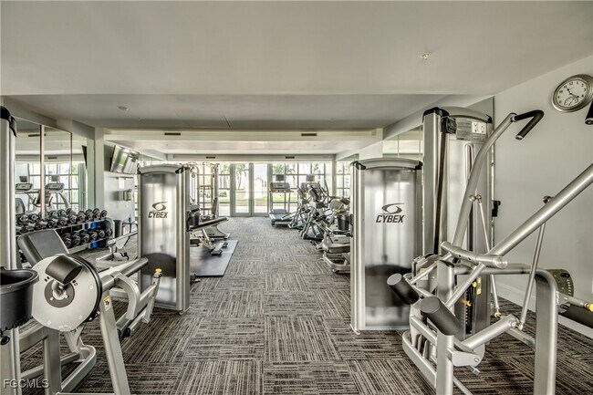 Building Photo - 3000 Oasis Grand Blvd