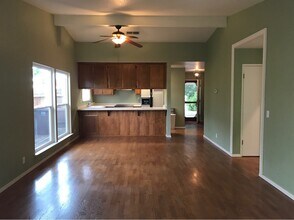 Building Photo - 3 Bedroom 1 bath Davis duplex in West Davis