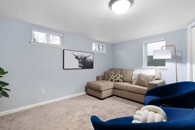 Building Photo - Elm Street Duplex