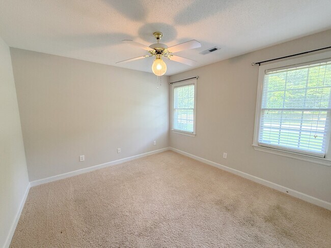 Building Photo - 238 Pebble Brook Dr