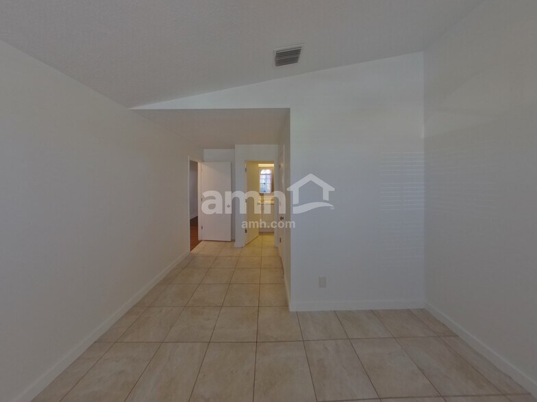 Building Photo - 6707 64th Ln E