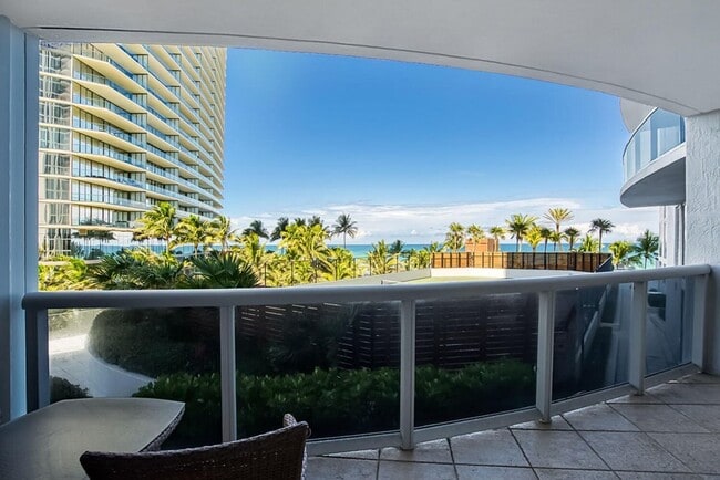 Building Photo - 18911 Collins Ave