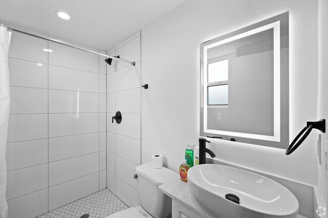 Interior Photo - MH 1419 W 35th St