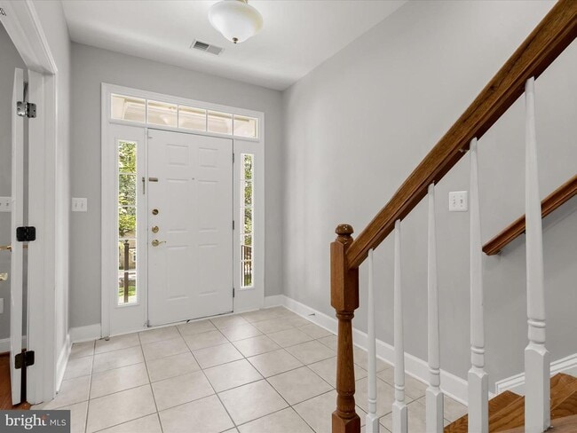Building Photo - 563 Pelican Ave