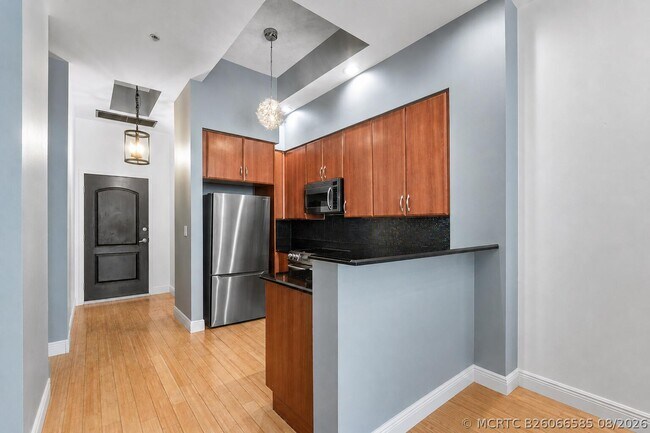 Building Photo - 801 S Olive Ave