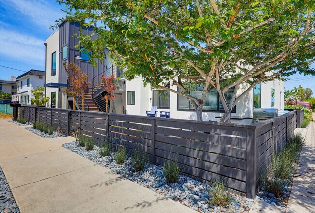 Building Photo - 426-426 Arbor Dr