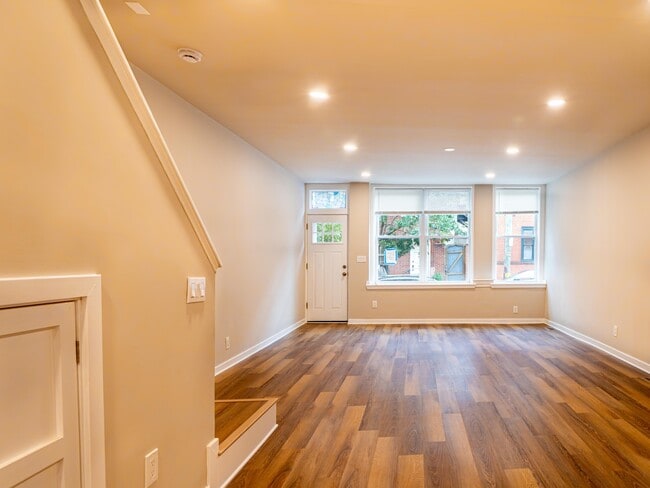Building Photo - 161 Brown St