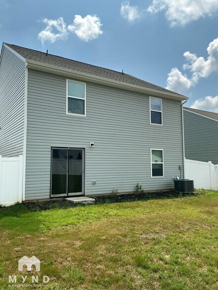 Building Photo - 3322 Brighton Dr