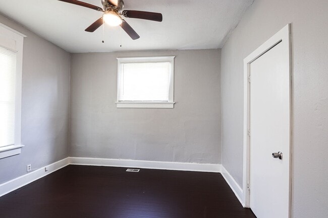 Building Photo - Just updated 2 bed 1 bath