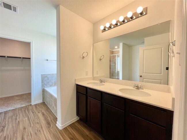 Building Photo - 3208 Kenner Dr