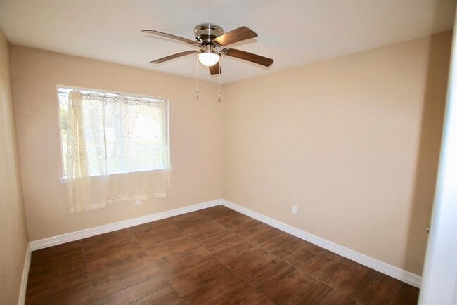 Building Photo - 3015 Quail Valley E Dr