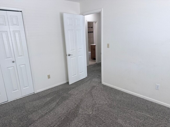 Building Photo - 5710 Eldora Dr