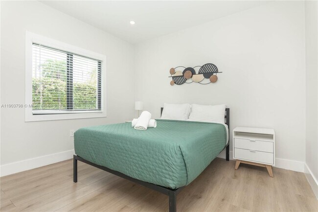 Building Photo - 2360 SW 12th St