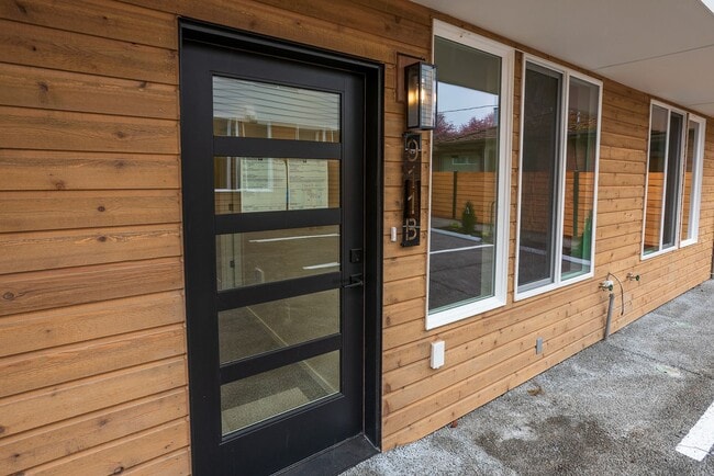 Building Photo - One year old townhome