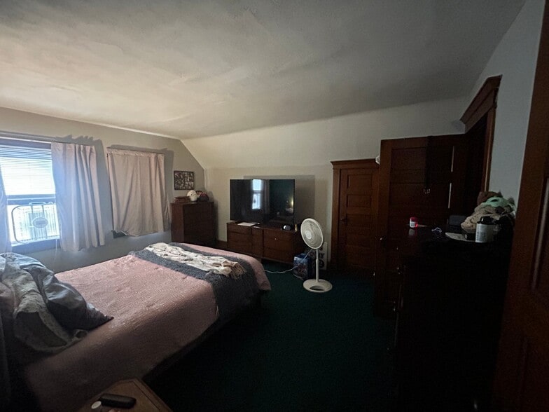 Building Photo - 121 S Main St