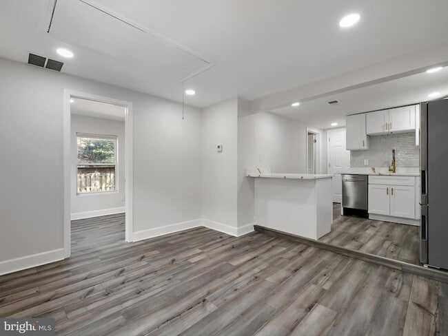 Building Photo - 4502 Elmwood Rd