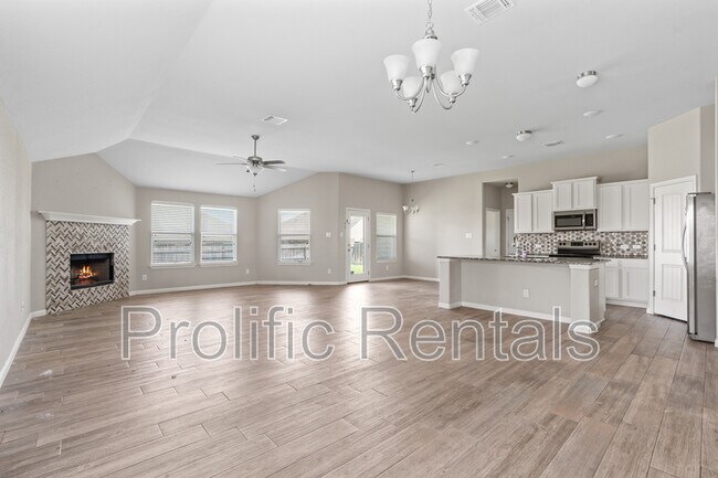 Building Photo - 6117 Verde Dr