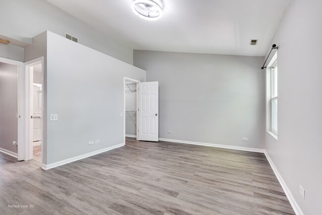 Building Photo - 2827 Stonewater Dr