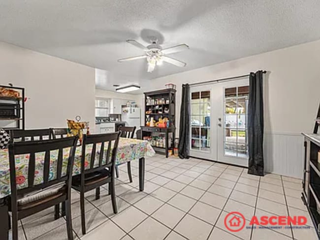 Building Photo - Pet-Friendly 3 Bed, 2 Bath Near Bakersfiel...