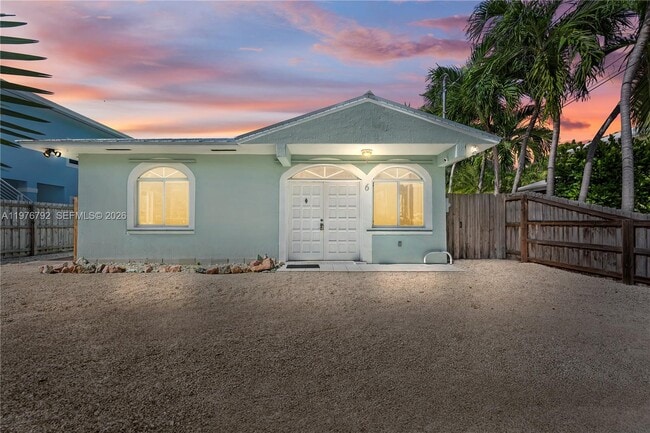 Building Photo - 6 SE Marlin Ave