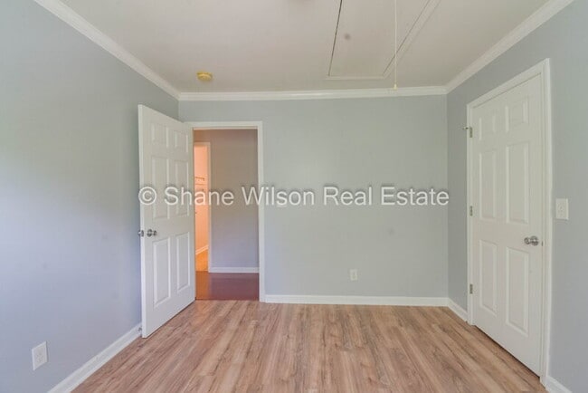 Building Photo - 530 Mount View Dr