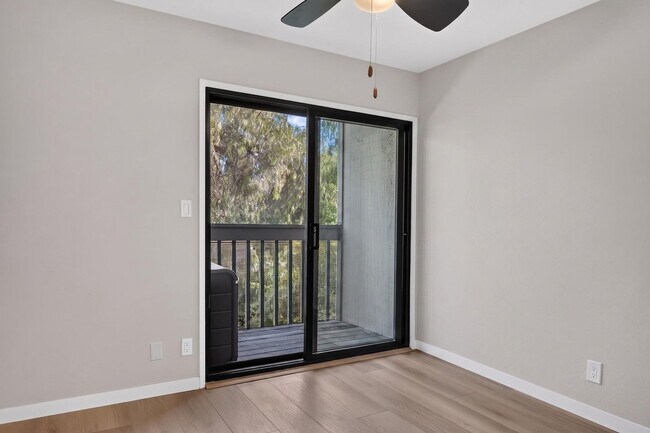 Building Photo - Beautiful 2BR/2BA Townhome with Valley Views, Covered Parking & In-Unit Laundry