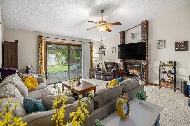 Building Photo - 206 Cedar Ridge Way