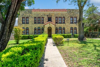 Building Photo - Huisache
