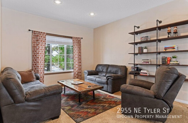 Building Photo - 2955 NE Tyler St
