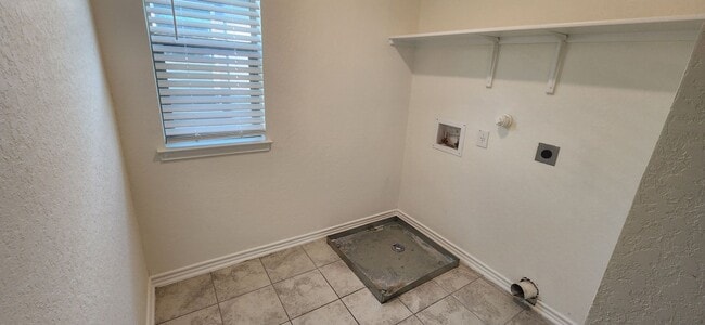 Building Photo - 5-Bedroom 3-Bathroom Home Walking distance to USAA and just mins from Medical Center and UTSA
