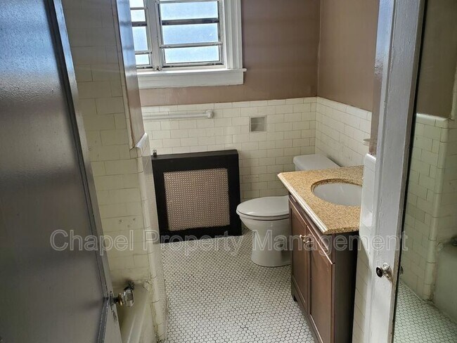 Building Photo - 6000 N 19th St