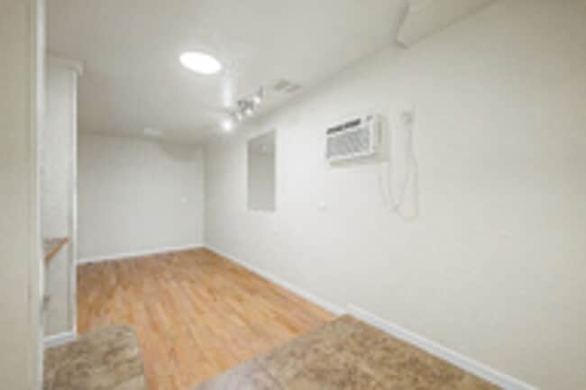 Building Photo - Newly Remodeled Home