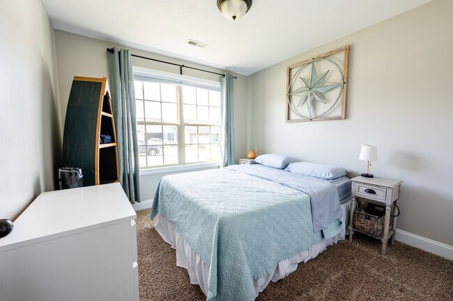 Building Photo - Pet Friendly Three Bedroom!