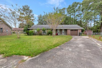 Building Photo - Charming Single-Story Home with Huge Backy...