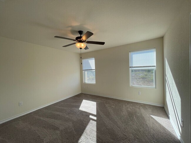 Building Photo - Townhome for rent