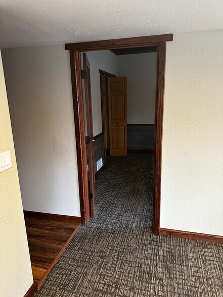 Building Photo - 208 4th St