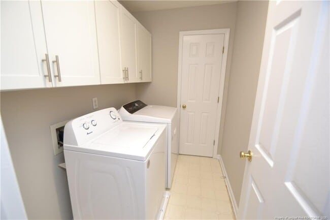 Building Photo - 4737 Sinclair Dr
