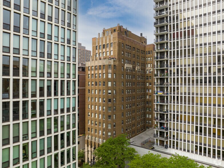 Canterbury Court Apartments 1220 N State Pky Chicago IL 60610