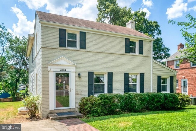 Primary Photo - 1424 N Longfellow St