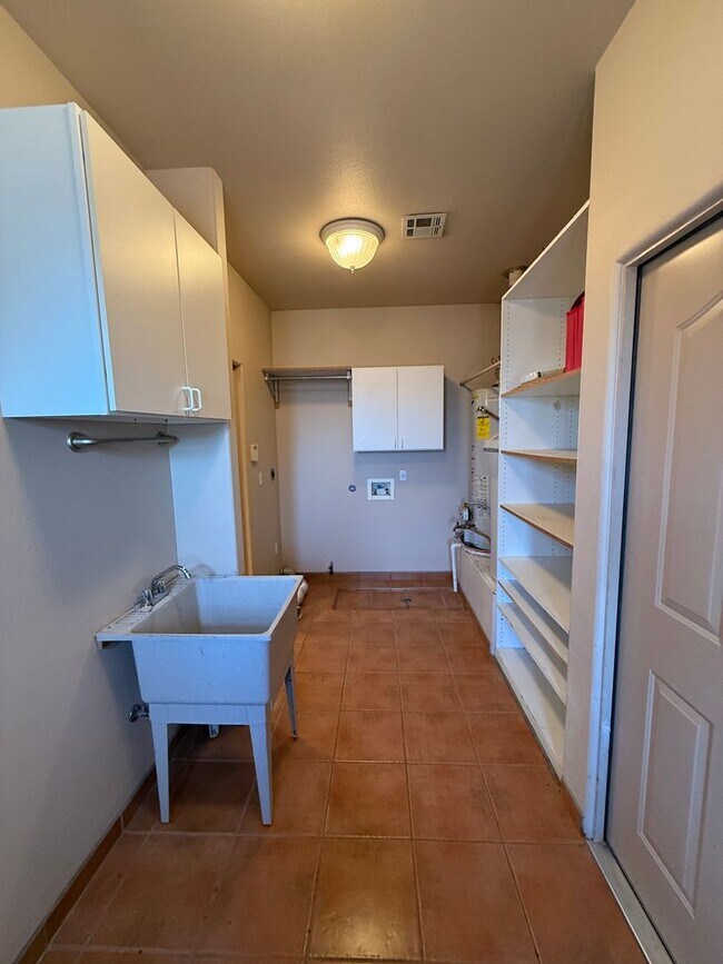 Building Photo - 3878 Stoneybrook Cir