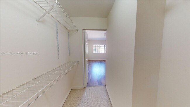 Building Photo - 2107 SE 10th Ave