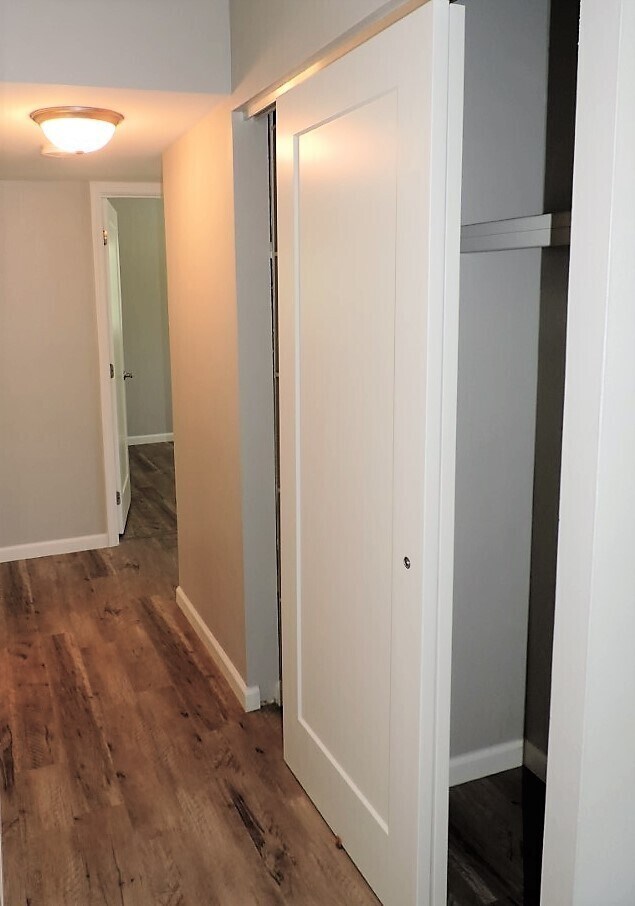 Building Photo - $1,550 | 3 Bedroom, 1 Bathroom Top Floor Duplex | No Pets | Available for August 1st, 2026 Move In!