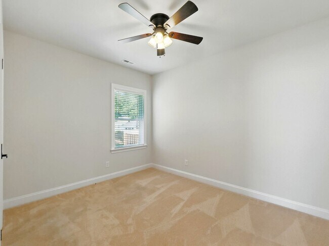 Building Photo - Mount Holly 3 Bedroom Ranch w/ Fenced in B...