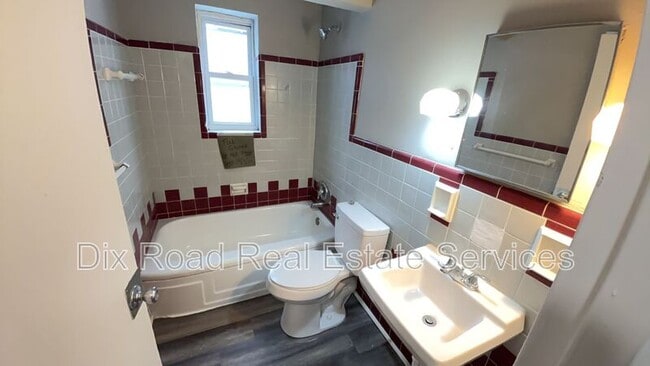 Building Photo - 2390 Harrison Ave