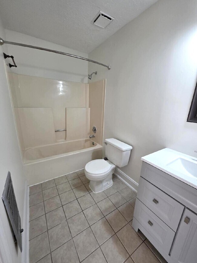 Building Photo - 3625 Wincross Dr
