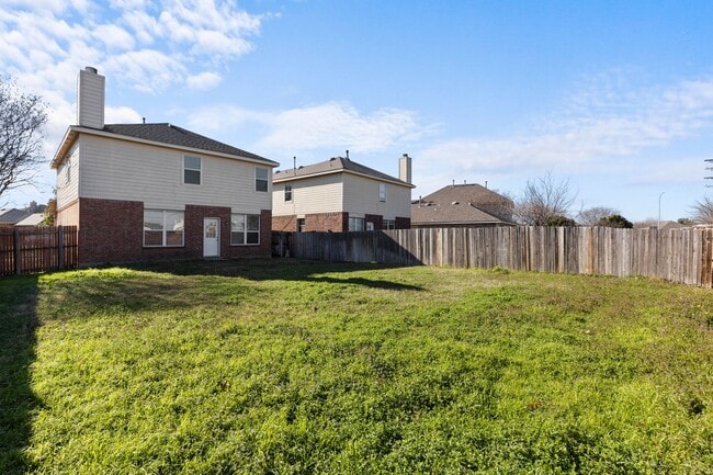 Building Photo - Charming 3-Bedroom Home in Villages of Woo...