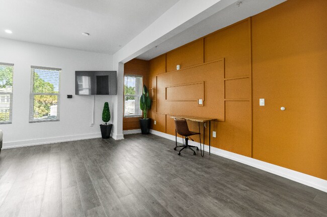 Building Photo - 927 S Howard Ave